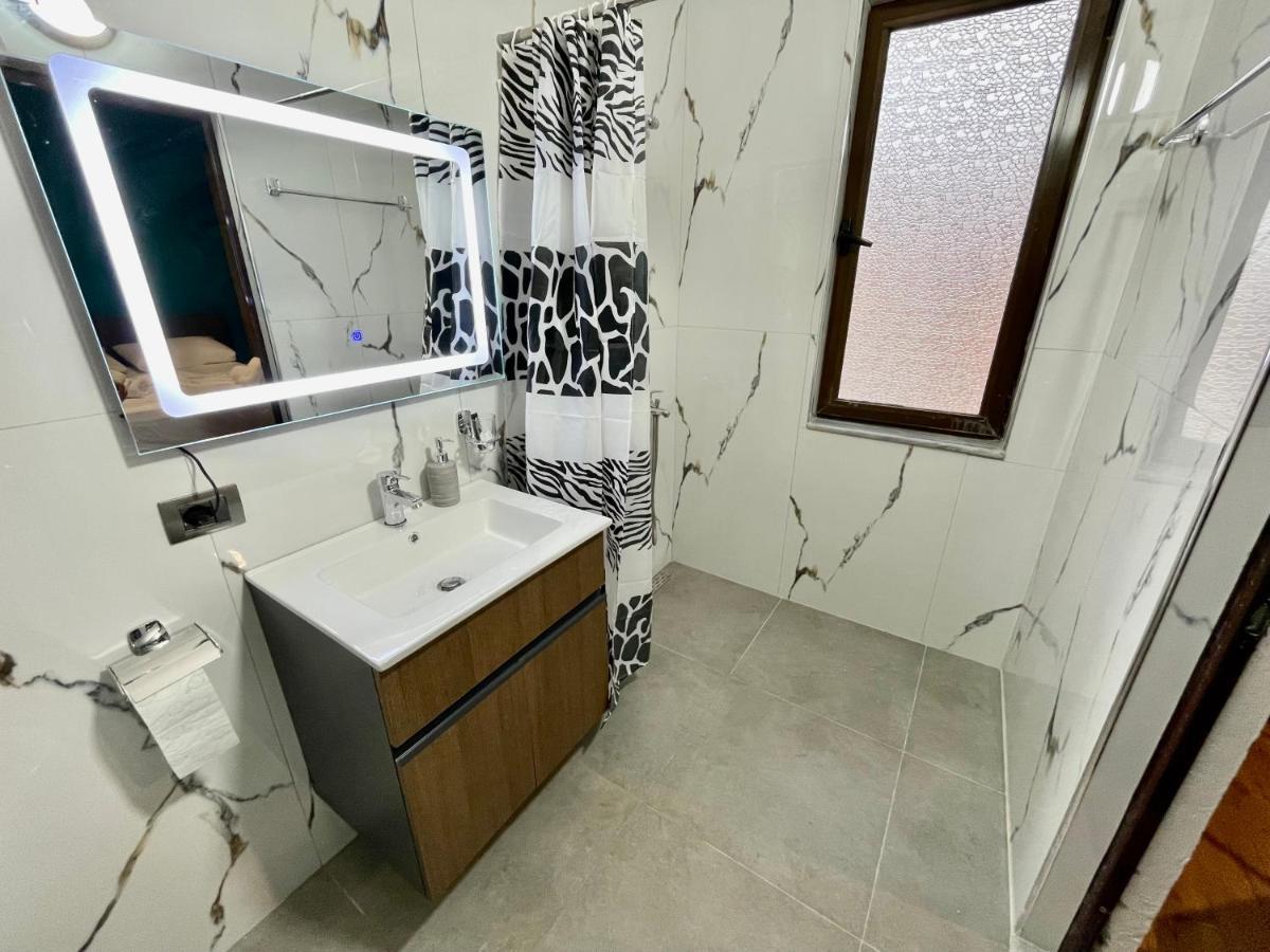 Keon Superb Studio Apartament Tirana Bagian luar foto