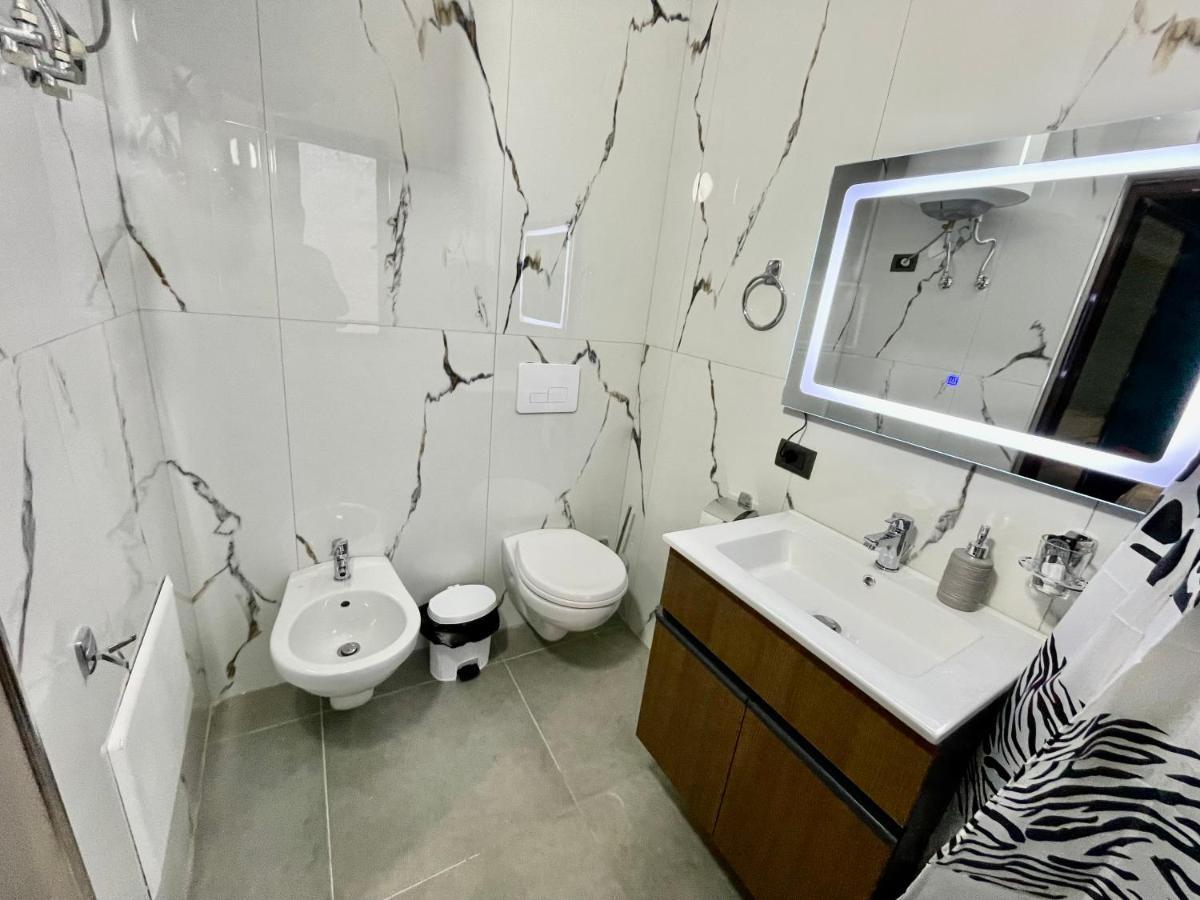 Keon Superb Studio Apartament Tirana Bagian luar foto